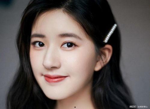 吃瓜群众 赵露思图片,赵露思吃瓜群众视角下的甜美魅力